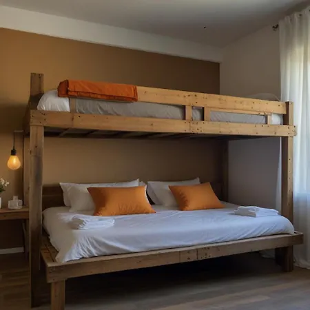 Guest house Eco Friendly Cozy Bunk With Private Bath Near Airport *