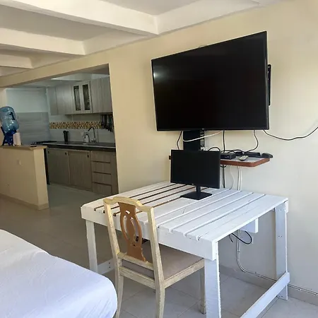 Eco Friendly Cozy Bunk With Private Bath Near Airport Cartagena