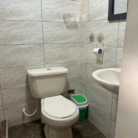 Eco Friendly Cozy Bunk With Private Bath Near Airport Cartagena
