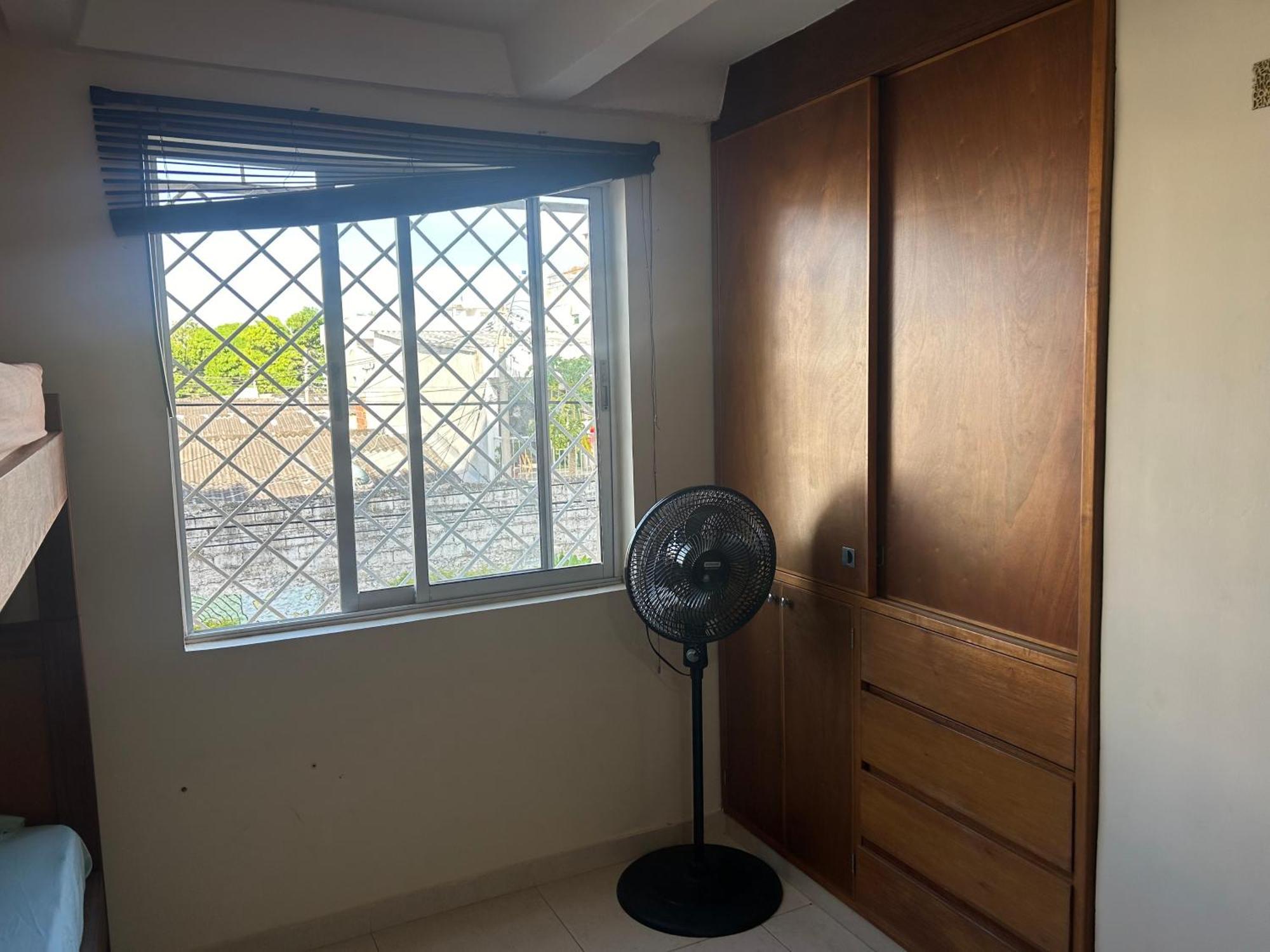 Eco Friendly Cozy Bunk With Private Bath Near Airport