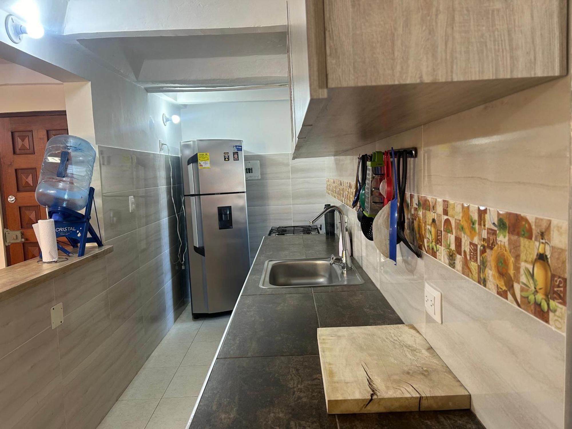 Eco Friendly Cozy Bunk With Private Bath Near Airport *