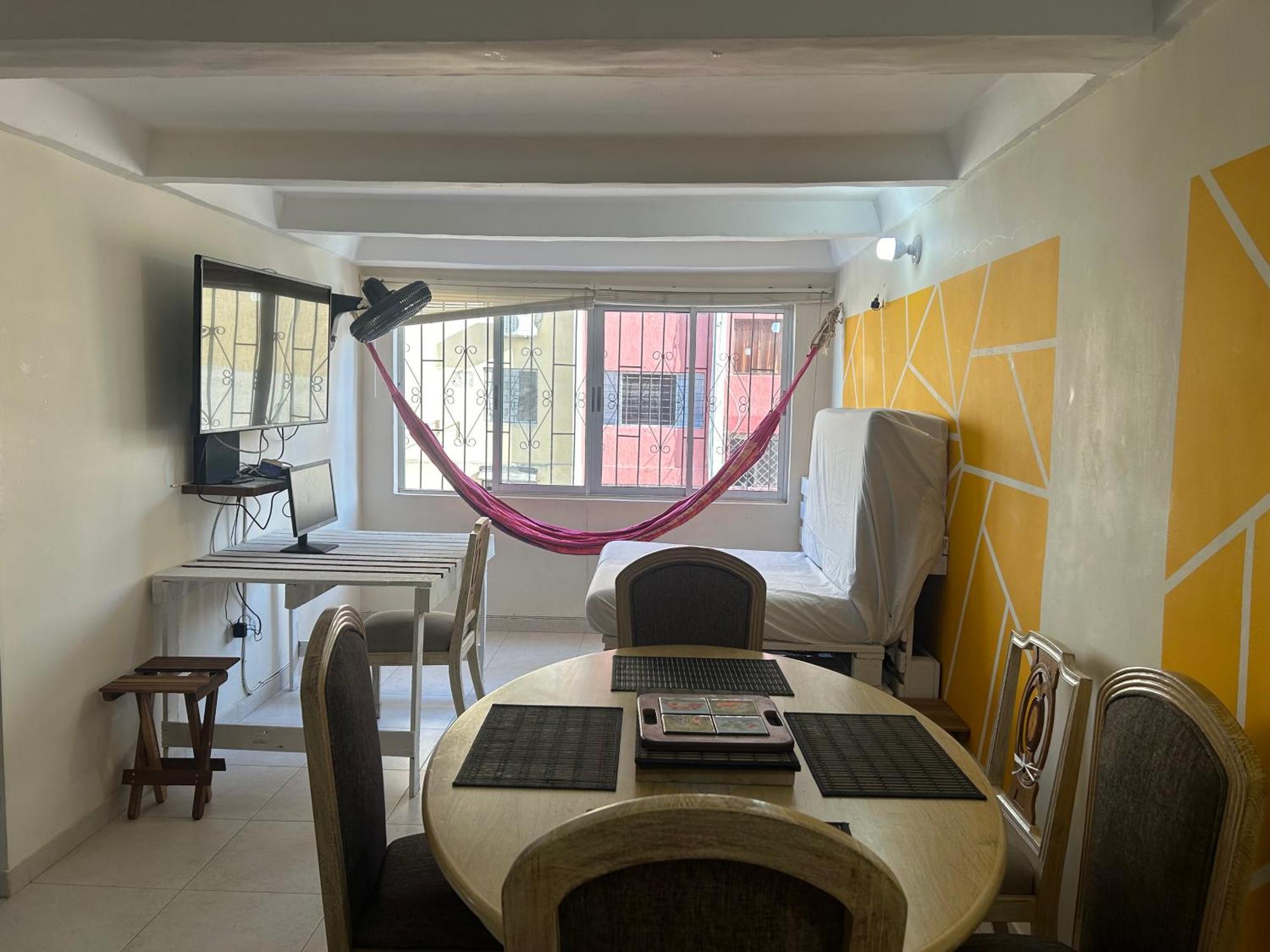 Eco Friendly Cozy Bunk With Private Bath Near Airport