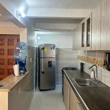 Pensión Eco Friendly Cozy Bunk With Private Bath Near Airport *
