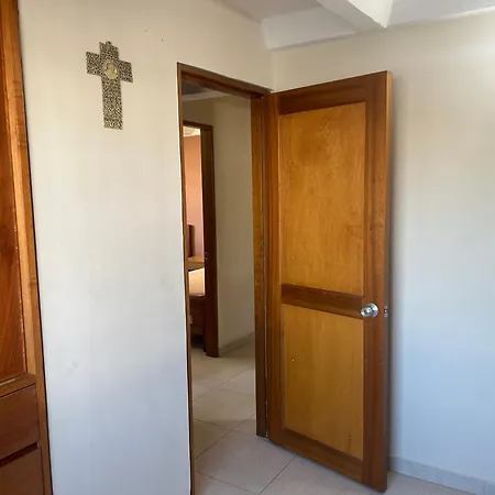 Eco Friendly Cozy Bunk With Private Bath Near Airport Pensión Cartagena