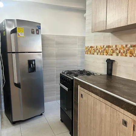 Pensión Eco Friendly Cozy Bunk With Private Bath Near Airport Cartagena