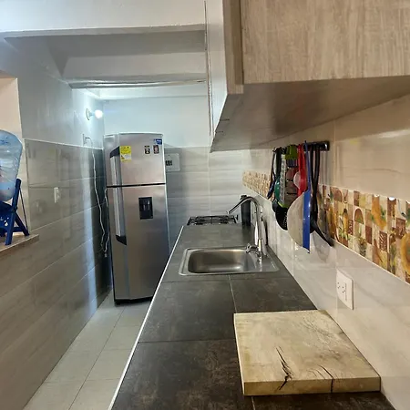 Eco Friendly Cozy Bunk With Private Bath Near Airport *