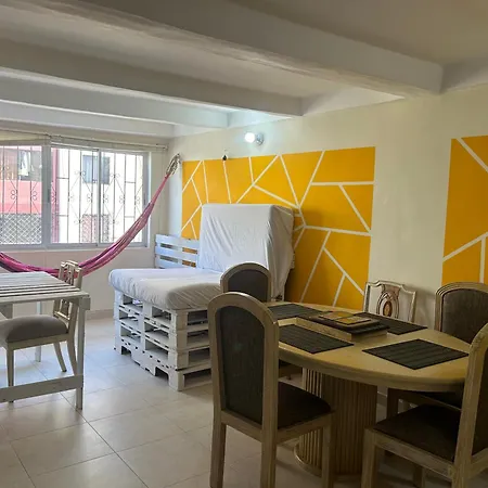 Eco Friendly Cozy Bunk With Private Bath Near Airport Pensión