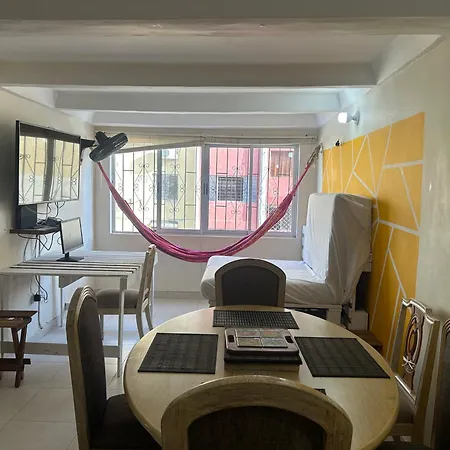 Eco Friendly Cozy Bunk With Private Bath Near Airport