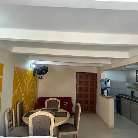 Pensión Eco Friendly Cozy Bunk With Private Bath Near Airport