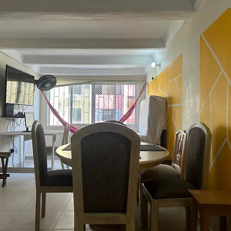 Eco Friendly Cozy Bunk With Private Bath Near Airport Pensión *