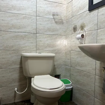 Eco Friendly Cozy Bunk With Private Bath Near Airport Cartagena